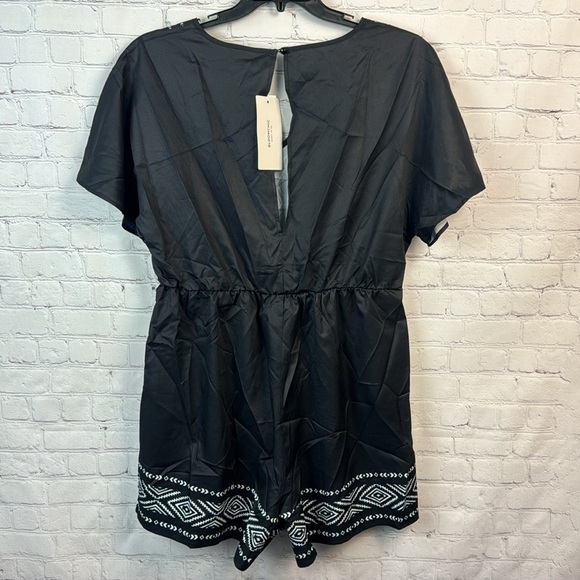 BloomChic Floral Printed Black Romper Plus Size 1X - Picture 6 of 6